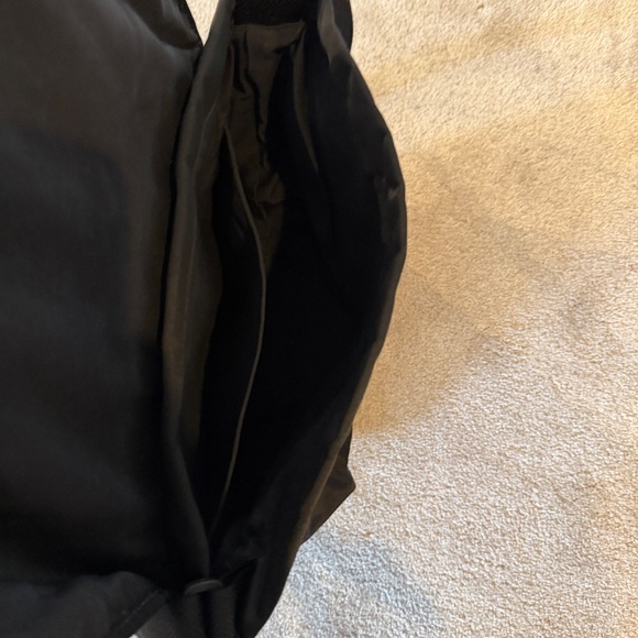 Black Kate Spade messenger bag and matching wallet - Picture 4 of 8